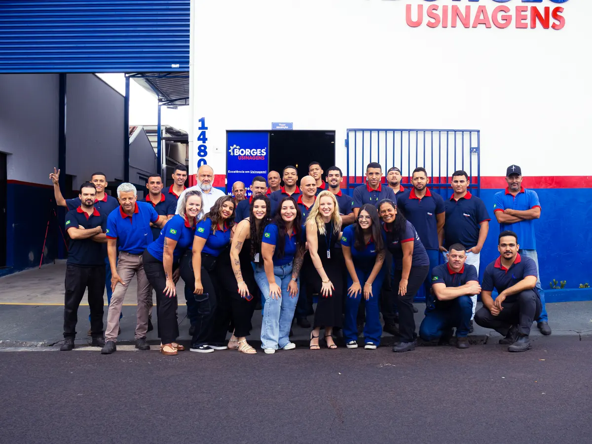 Equipe completa na fachada