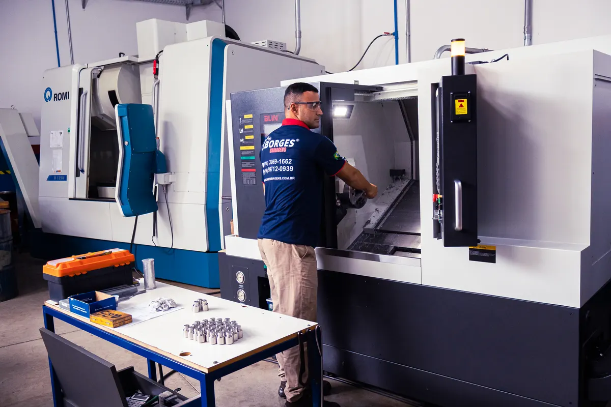 CNC e Centro de Usinagem